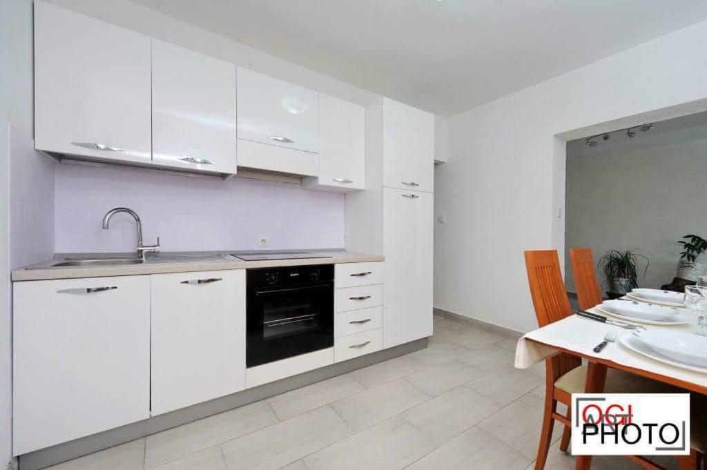 Apartments Marcela Stari Grad  Bagian luar foto