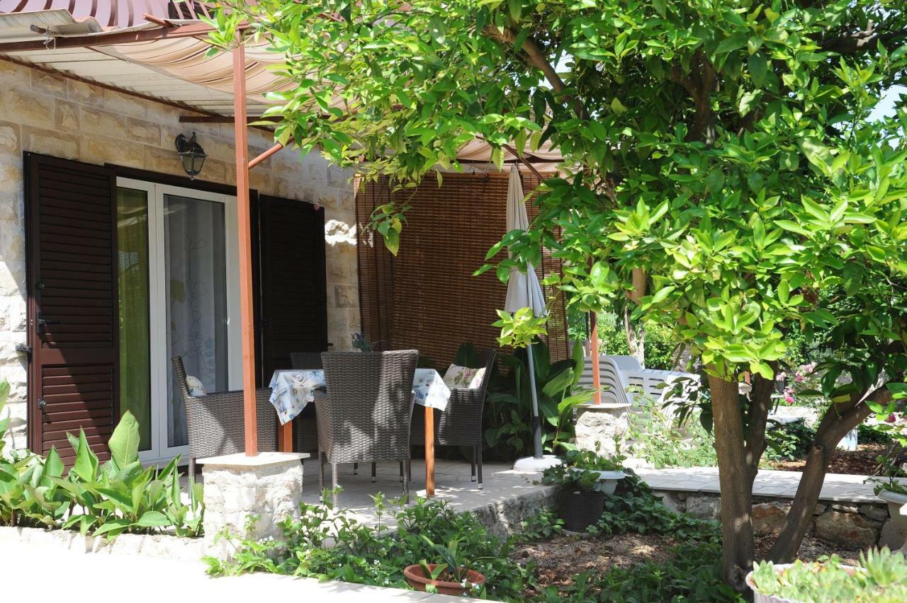 Apartments Marcela Stari Grad  Bagian luar foto
